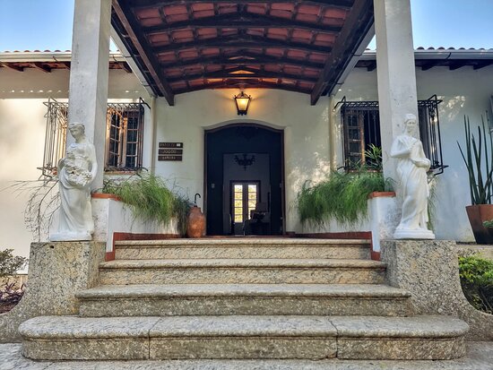 Casa de Alto Padrão em Itaipava – Condomínio Fechado com Vista para a Serra